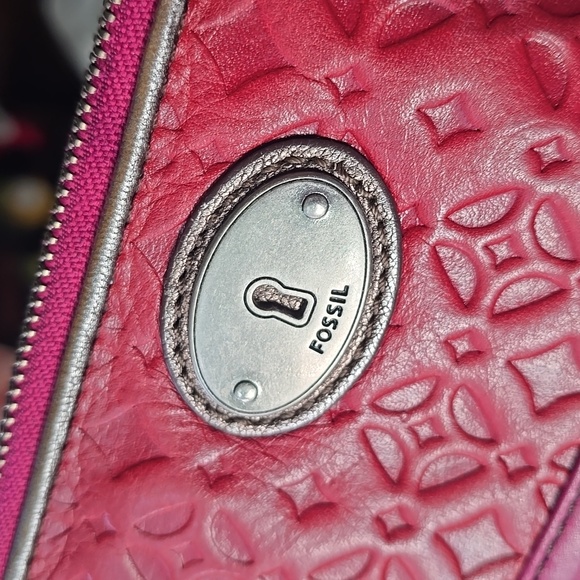Fossil Pink And RED Embossed Women's Wallet GUC - Picture 2 of 12